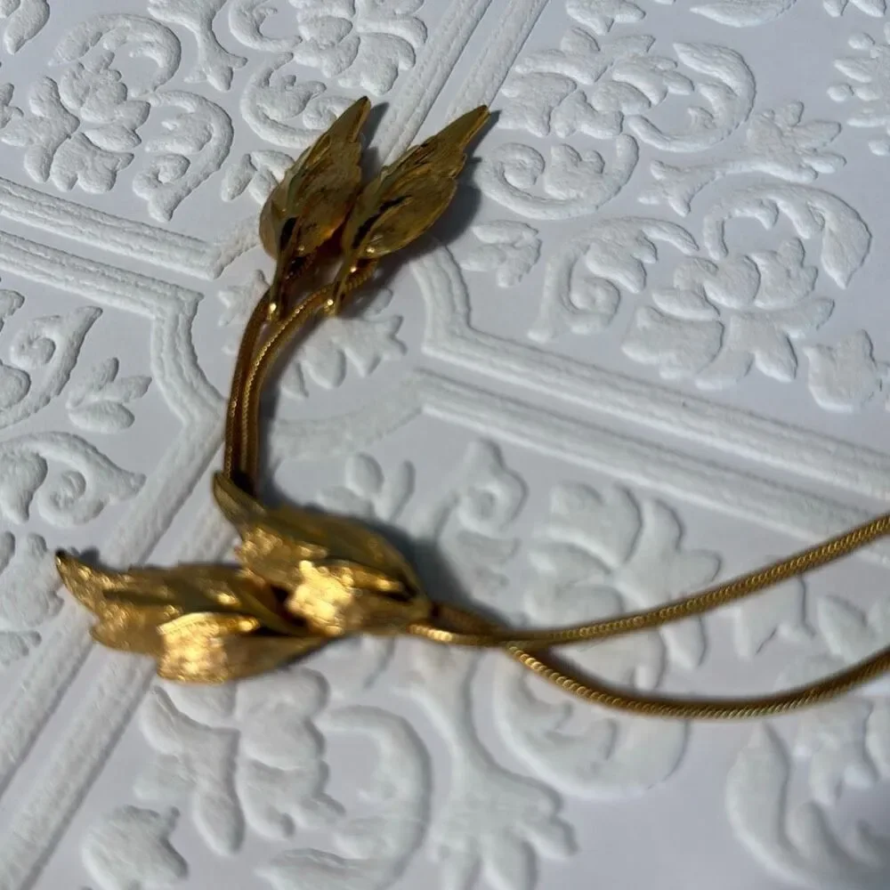 Vintage Gold Tone Y Drop Rope Chain Gold Brush‎ Leaf Pendant Bolo Style 16”- 19”